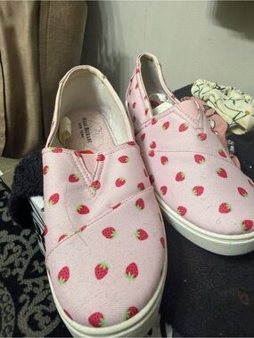 Girls' Pink Strawberry Slip-On Canvas Sneakers
